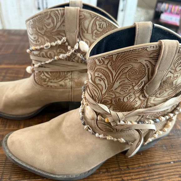 Dingo Beige Embroidered Ankle Boots with Beaded Details - Picture 1 of 6